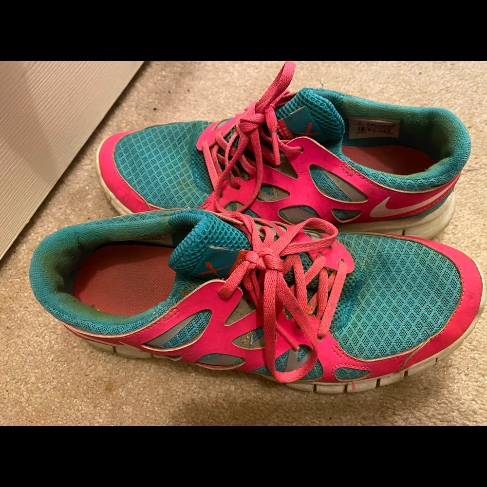 Pink/Turquoise Nike’s - Picture 2 of 4